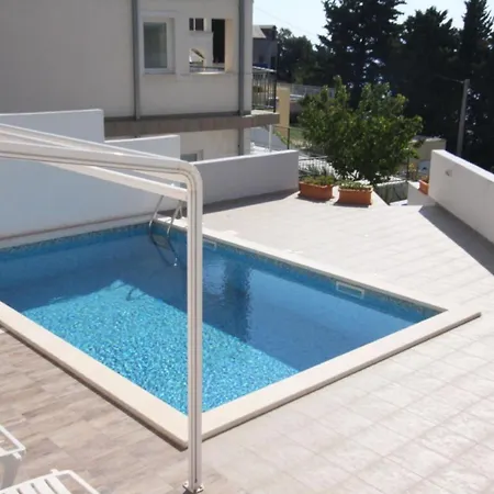 Apartment Moderne In Mit Gemeinsamem Pool, Grill Und Terrasse Und Meerblick