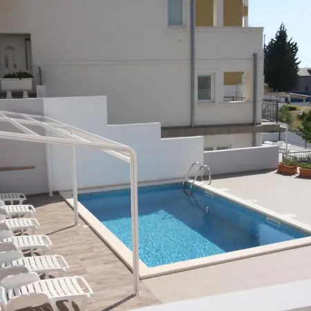 Moderne In Mit Gemeinsamem Pool, Grill Und Terrasse Und Meerblick Apartment *