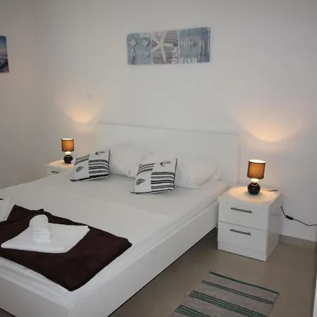 Moderne In Mit Gemeinsamem Pool, Grill Und Terrasse Und Meerblick Apartment