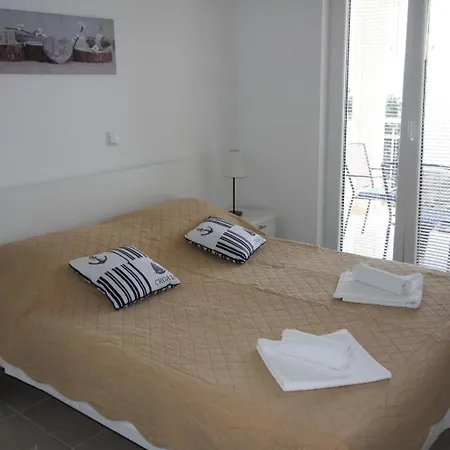 Moderne In Mit Gemeinsamem Pool, Grill Und Terrasse Und Meerblick Apartment *