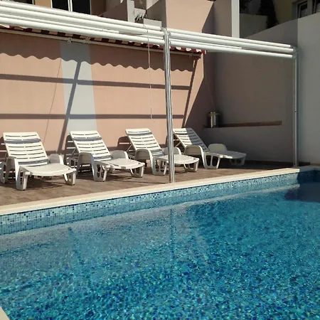 Moderne In Mit Gemeinsamem Pool, Grill Und Terrasse Und Meerblick Apartment Mimice