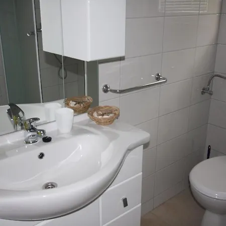 Apartment Moderne In Mit Gemeinsamem Pool, Grill Und Terrasse Und Meerblick Mimice